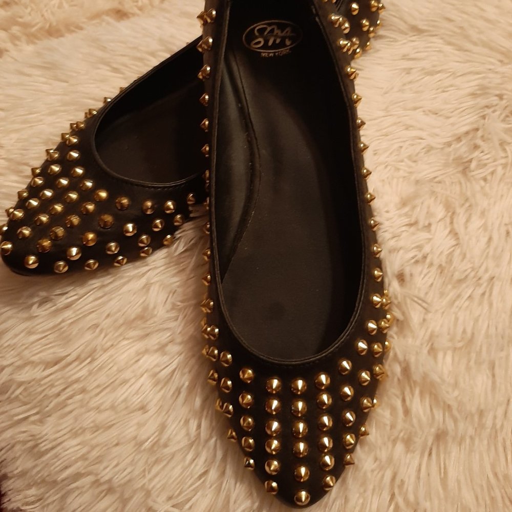 SM New York women shoes, size 8.5, color black and gold